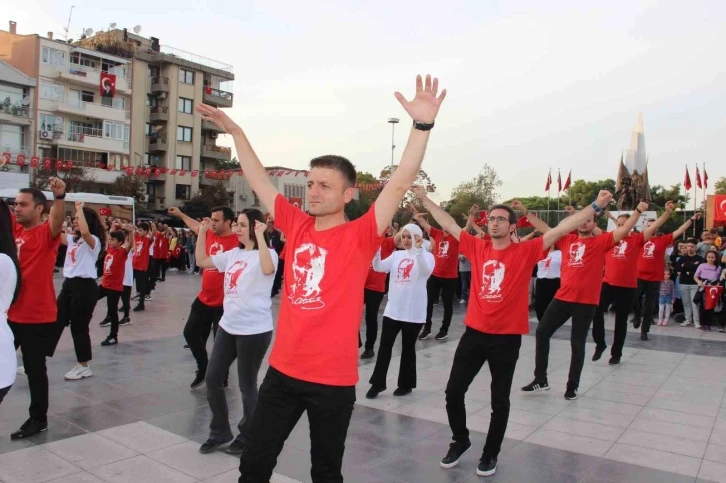 Cumhuriyet’in 100. yılına 100 kişilik harmandalı gösterisi
