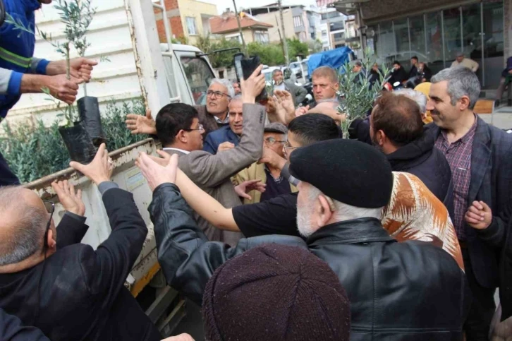 Cumhuriyet’in 100. yılında doğaya 100 zeytin fidanı armağan edildi