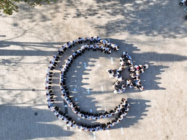 Cumhuriyetin 100'üncü yılında Mudanya’da 100 kişi ile zeybek 