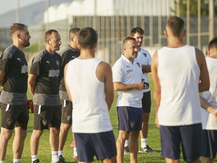 Cüneyt Dumlupınar: "En az gol yiyen takımız"
