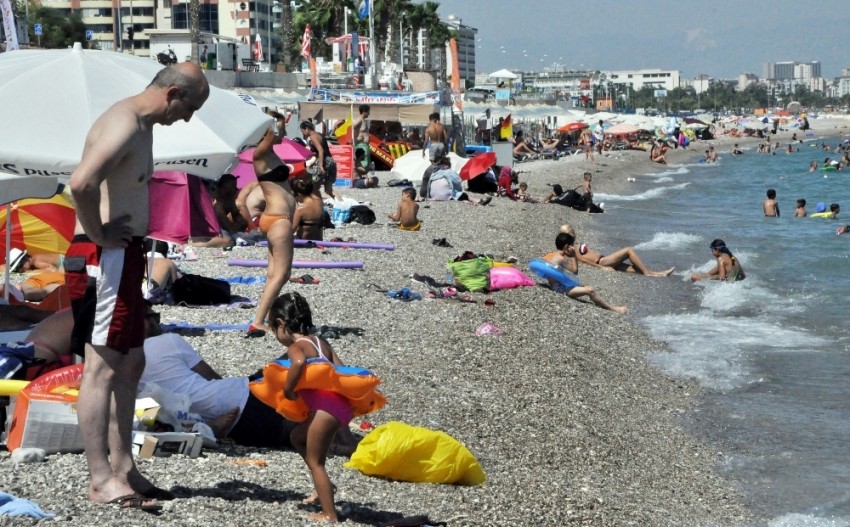 Antalyalılar denize akın etti