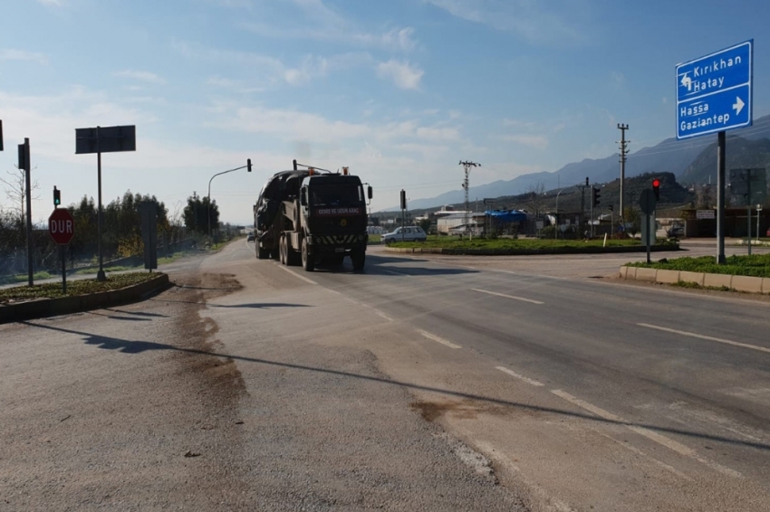 Hatay’da yoğun tank sevkiyatı