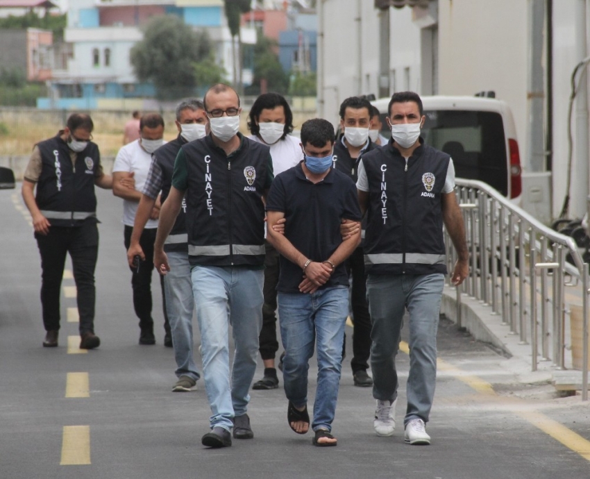 Dini değerlere küfreden şahsı pompalı tüfekle vurdular