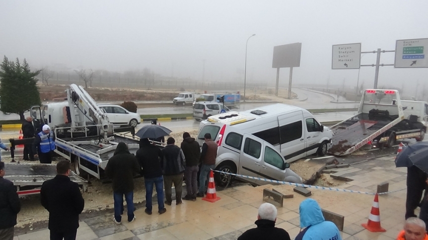 Gaziantep’te yol çöktü, 13 kişi yaralandı