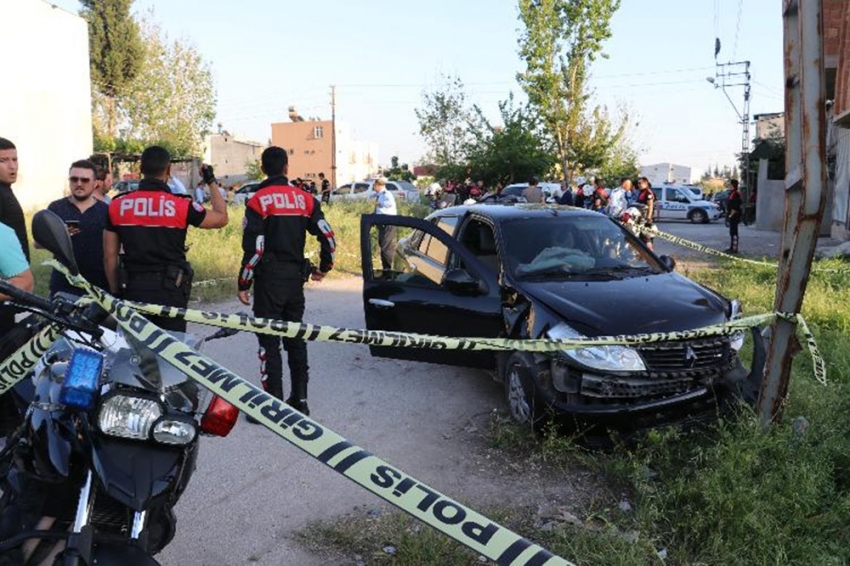 Polis motoruna çaparak kaçmaya çalışan 2 kişi vuruldu