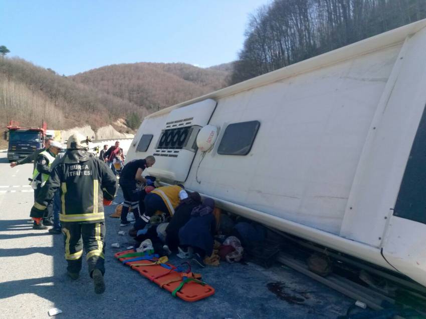 Bursa'da otobüs devrildi! 7 ölü 33 yaralı