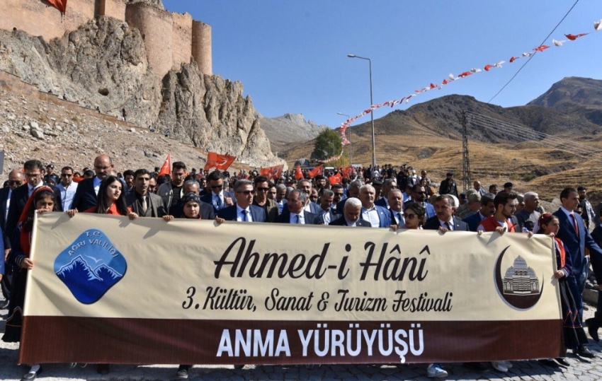 Ağrı’da 3. Ahmed-i Hani Kültür, Sanat ve Turizm Festivali başladı