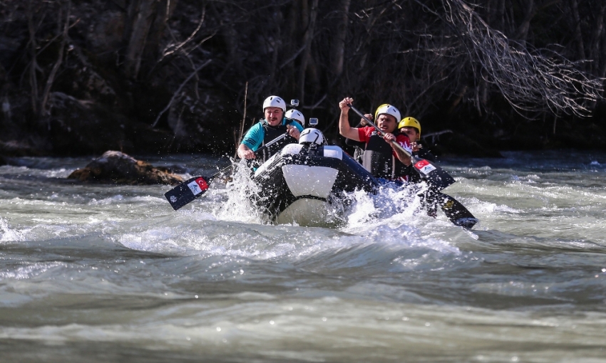 Bakan Varank, Munzur’da rafting yaptı