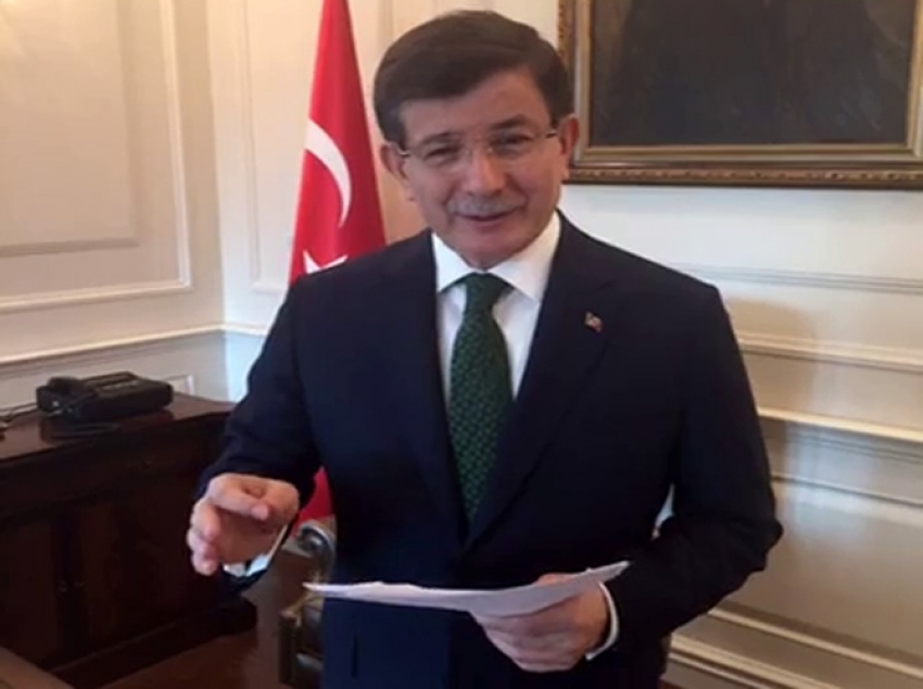 Başbakan Davutoğlu Facebook'tan yaptığı canlı yayında konuştu