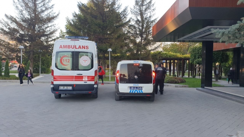 Kendine zarar veren şahıs lavaboya kilitledi