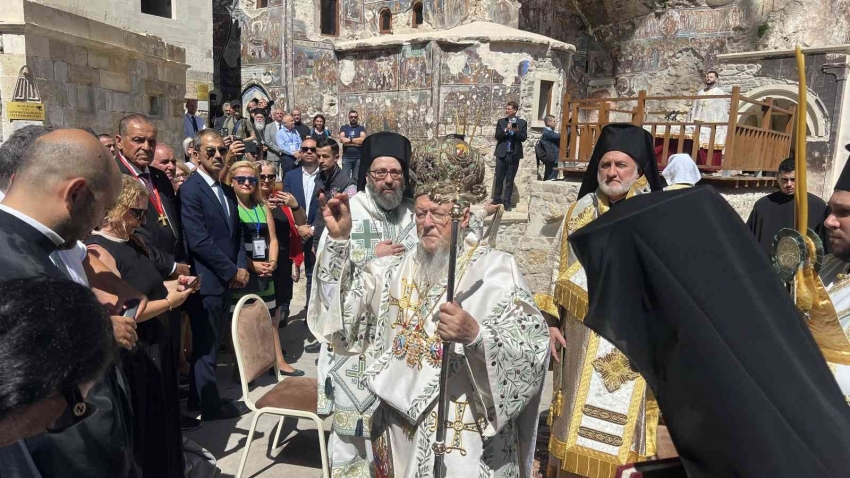 Fener Rum Patriği Bartholomeos ayin için Sümela Manastırı’na geldi