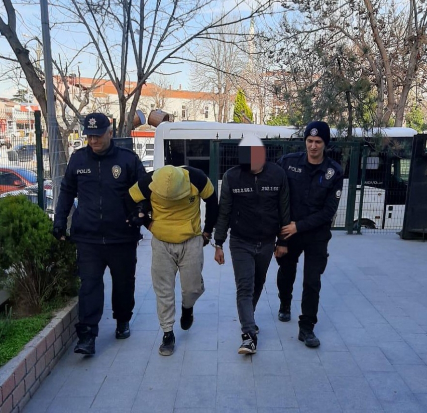 Kablo hırsızları, önce kameraya ardından polise yakalandı