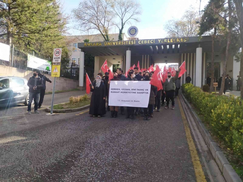 Ankara Üniversitesi’nde başörtüsü krizi