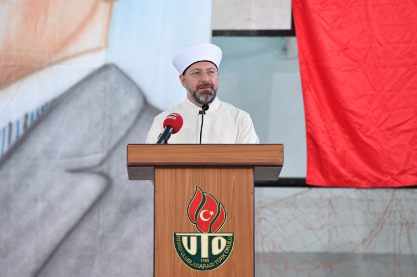 Diyanet İşleri Başkanı Erbaş Türk Okulunu ziyaret etti