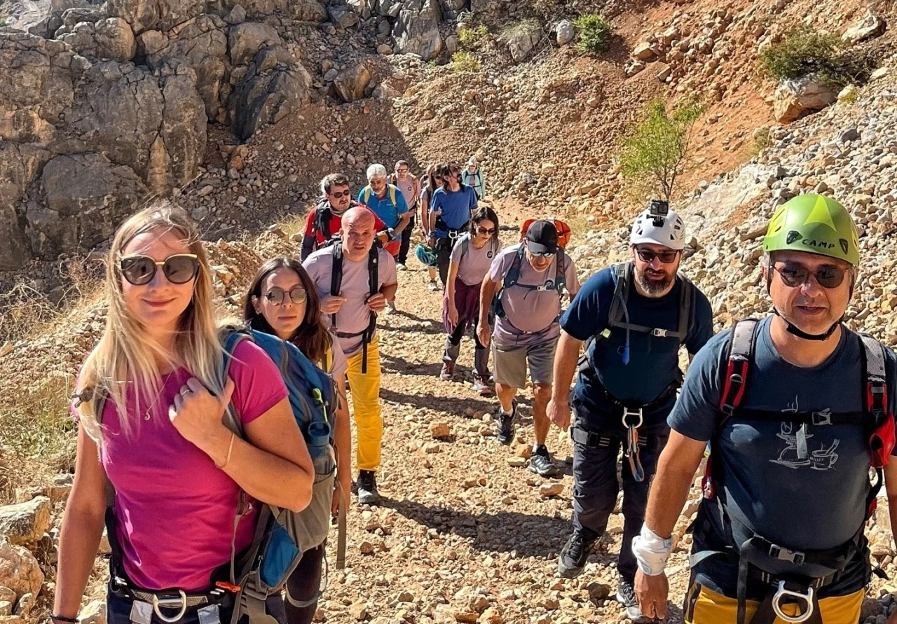 Dağcılar Kemaliye’de tırmanış gerçekleştirdi
