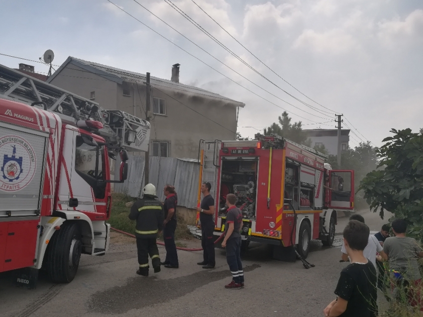 Yemeği ocakta unutunca yangın çıktı