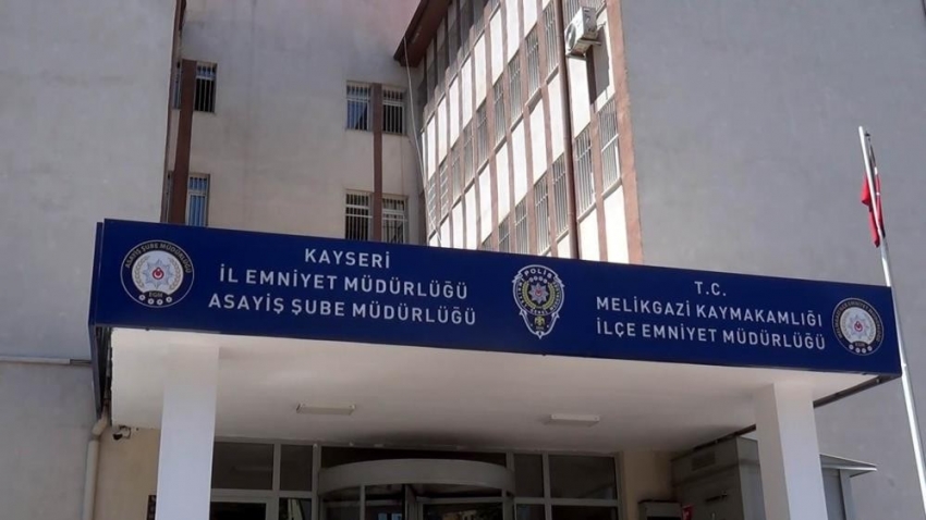 Kendilerini polis ve savcı olarak tanıtıp 100 bin TL kredi çektirdiler