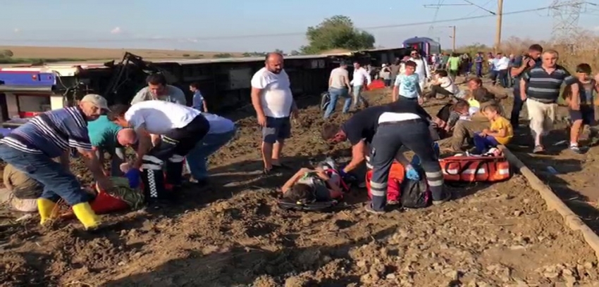 Tekirdağ’da yolcu treni devrildi: Yaralılar var