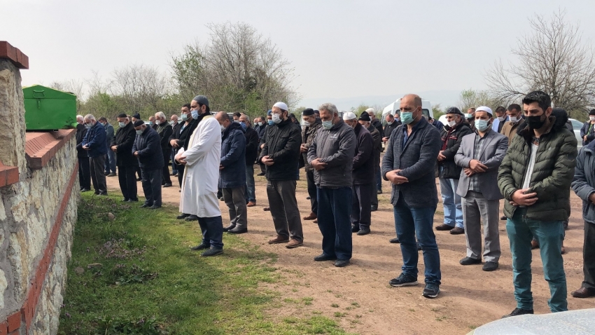 Elleri bantlanarak öldürülen yaşlı adam son yolculuğuna uğurlandı