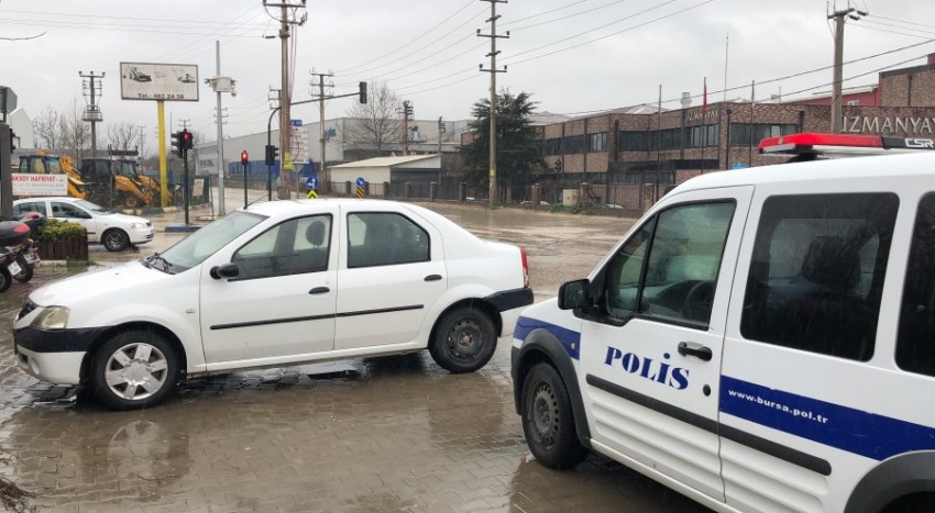 Bursa'da takside gördüğü eşini öldürdü