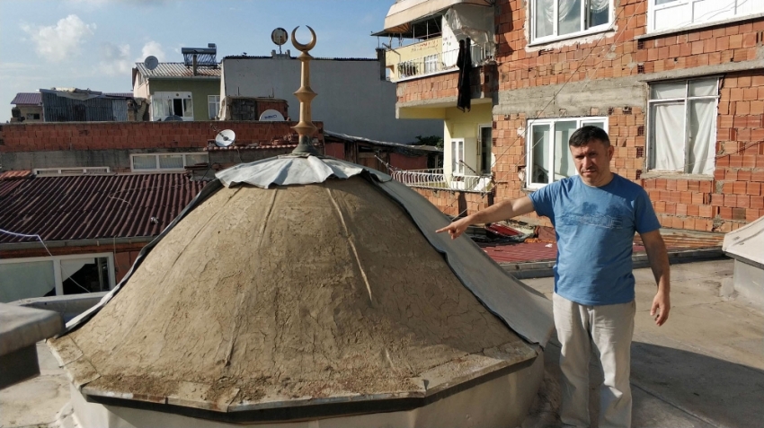 Caminin kubbesindeki kurşun kaplamalar çalındı