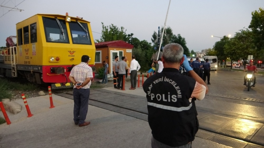 Demiryolu iş otosunun çarptığı kişi ağır yaralandı