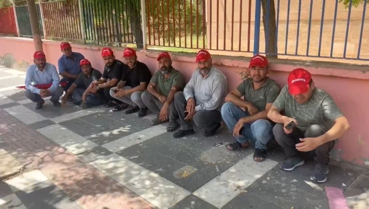 DEM Partili belediyenin işten çıkardığı işçiler oturma eylemi başlattı
