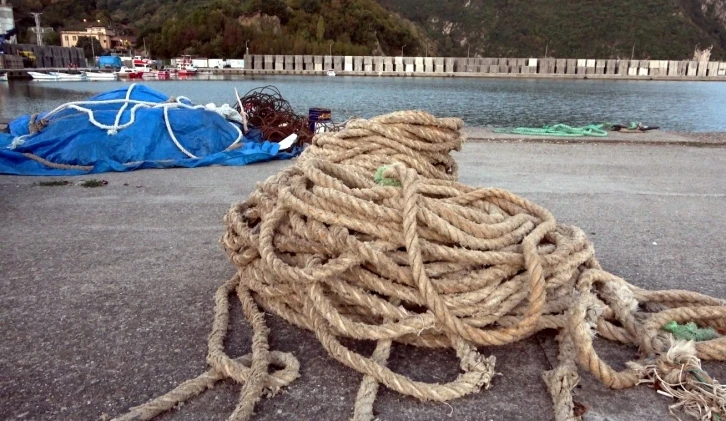 Deniz suyu sıcaklığı düşmeyince balıkçılar eli boş dönüyor
