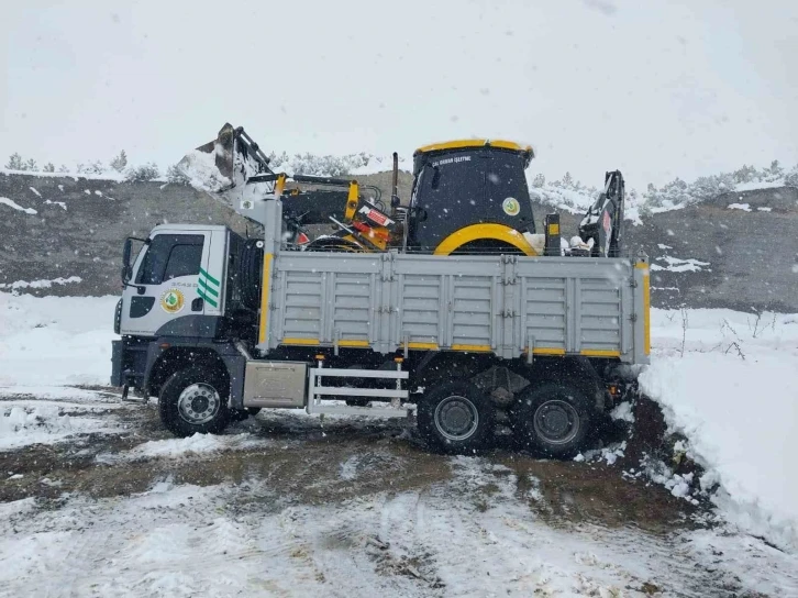 Denizli Bölge Müdürlüğü, deprem bölgesine personel ve iş makineleri gönderdi
