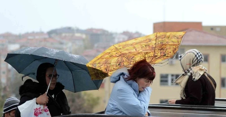 Denizli’ye kuvvetli rüzgar ve fırtına uyarısı
