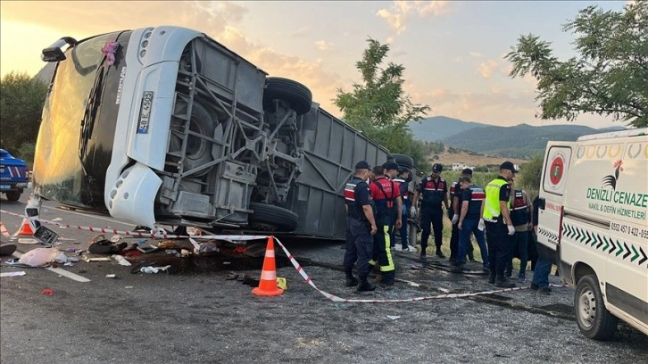 Denizli'de kum yüklü kamyon otobüse çarptı, 6 kişi öldü, 42 kişi yaralandı