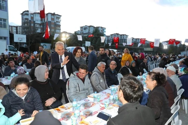 Denizlililer, Büyükşehirin mahalle iftarlarında buluşuyor
