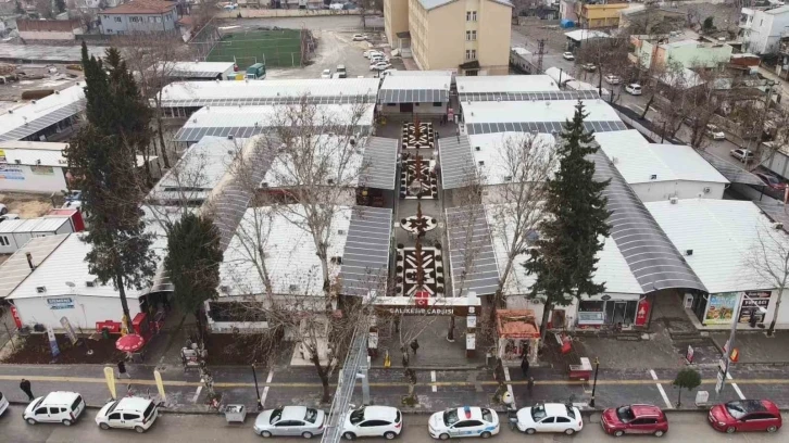 Deprem bölgesinde bir yıl boyunca ticari hayat geçici çarşılarda sürdü
