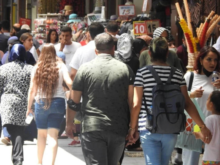 Deprem bölgesindeki esnaf kepenk açmaya başladı
