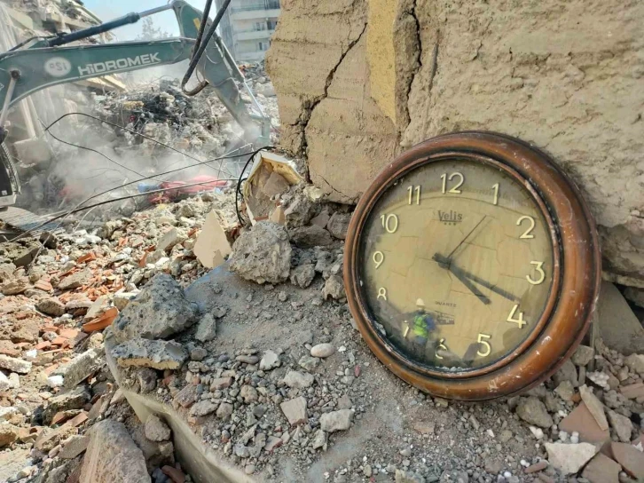 Deprem bölgesinden Bursa’ya dönen ekipten çarpıcı fotoğraf