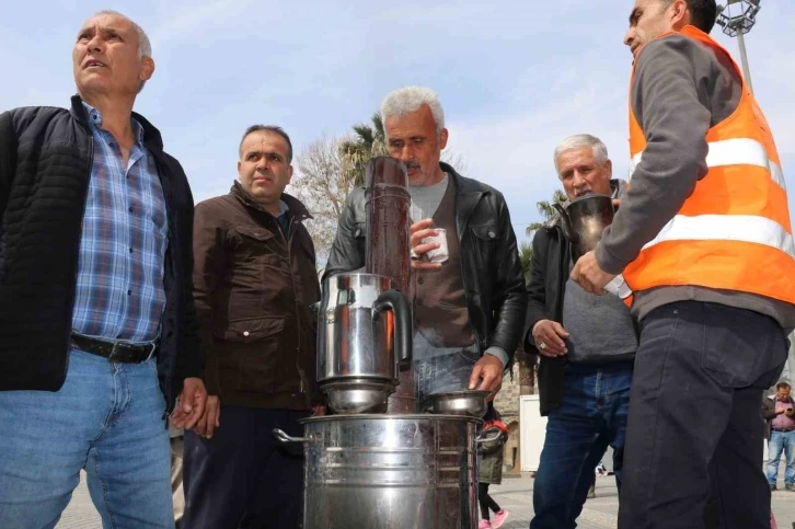 Depremde acılarda azıklarda paylaşılıyor
