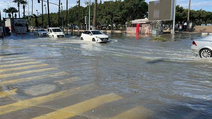 Depremin vurduğu Hatay İskenderun’da deniz seviyesi yükselmeye başladı
