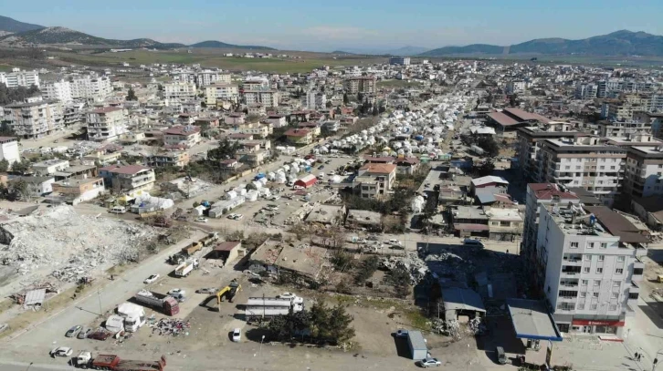 Depremlerde en fazla hasar alan ilçelerin başında gelen Nurdağı, havadan görüntülendi
