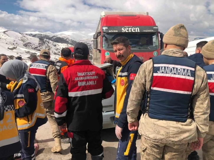 Depremzede aile kaza geçirdi; 1 ölü 5 yaralı