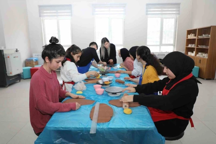 Depremzede çocukların yaraları Ağrı’da sarılıyor