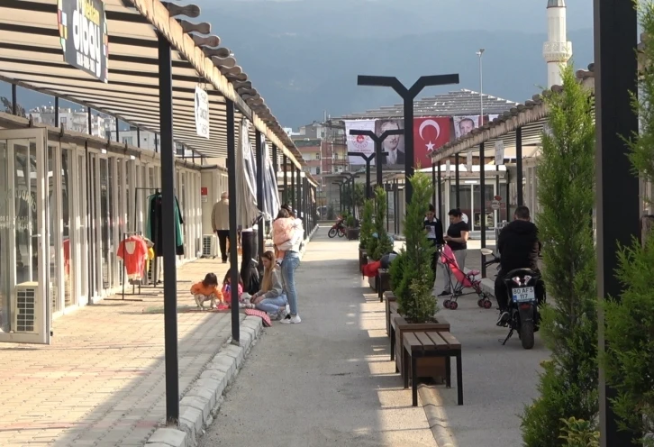 Depremzede esnafın umudu konteyner çarşı oldu
