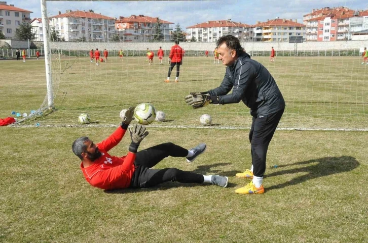 Depremzede kaleciye eski takımı sahip çıktı
