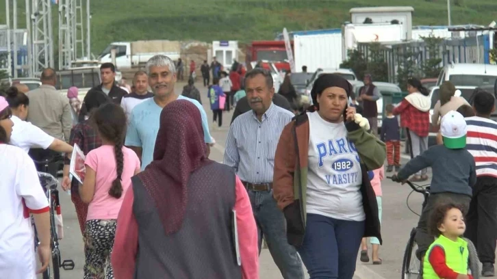 Depremzedeler bayrama umutlu girdi
