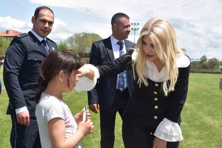 Depremzedeler için yardım panayırı düzenlendi
