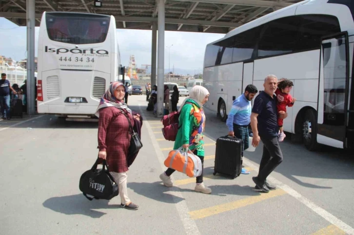 Depremzedeler oy kullanmak için Hatay’a geri dönüyor
