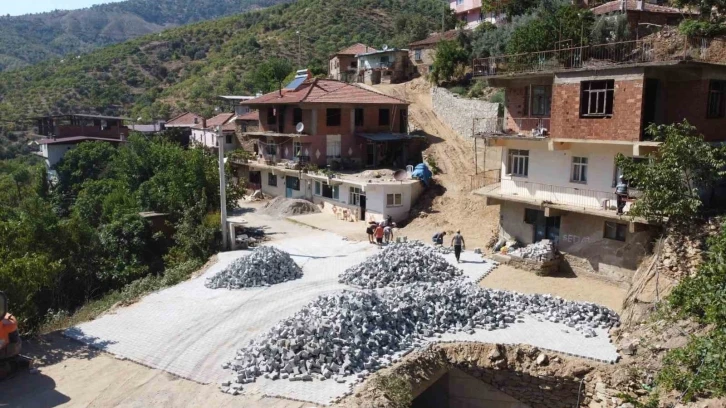 Derebaşı Mahallesi’ndeki yol yapılıyor
