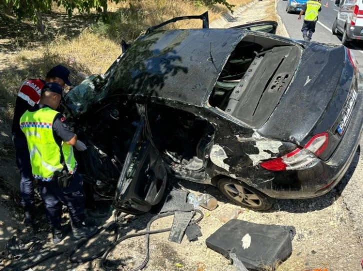 Devrilen otomobilde bulunan 3 kişi öldü, 1 ağır yaralı
