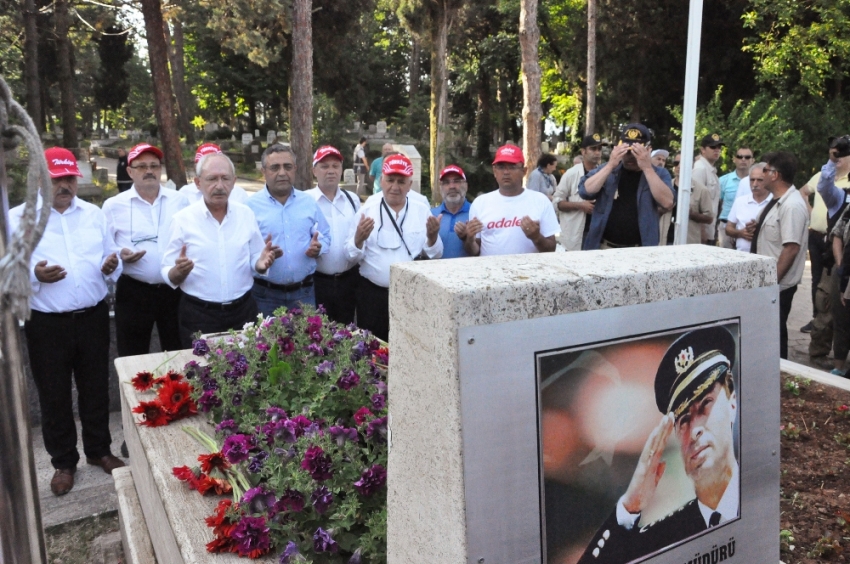 Kılıçdaroğlu, Gaffar Okkan’ın mezarını ziyaret etti