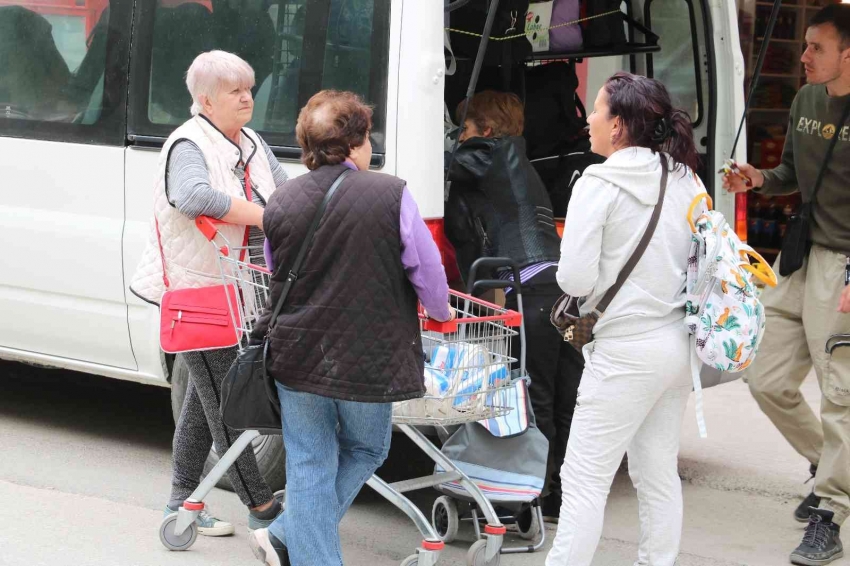 Bulgarlar Edirne’de market arabalarıyla alışveriş yarışına girdi