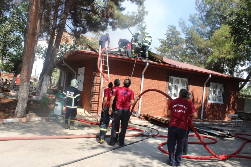 Sağlık merkezinde korkutan yangın!